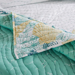 Vienna 3 Piece Microfiber Reversible Ocean Print Queen Quilt Set, White and Green