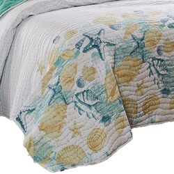 Vienna 3 Piece Microfiber Reversible Ocean Print King Quilt Set, White and Green