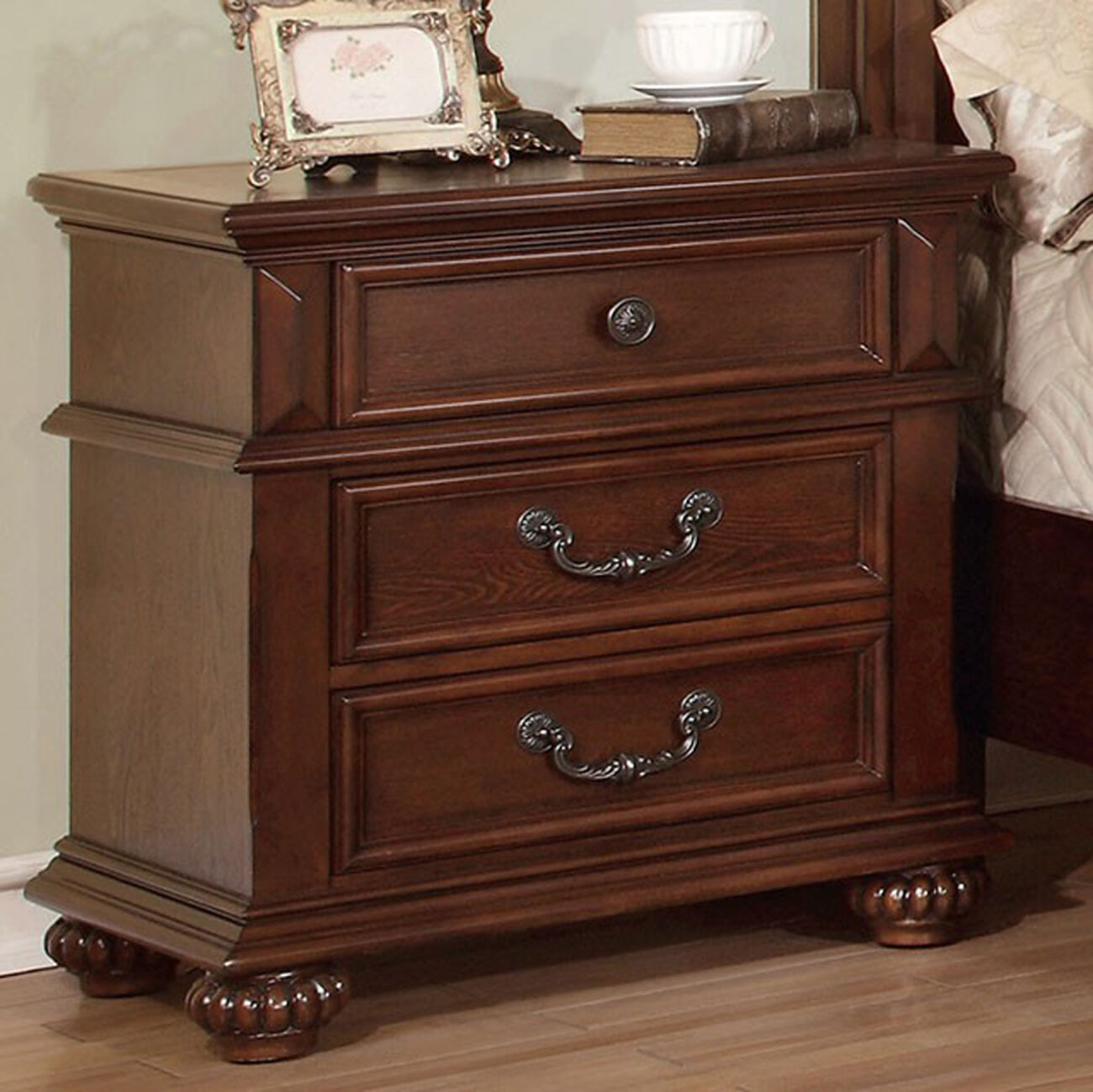 Landaluce Traditional Night Stand In Oak Finish