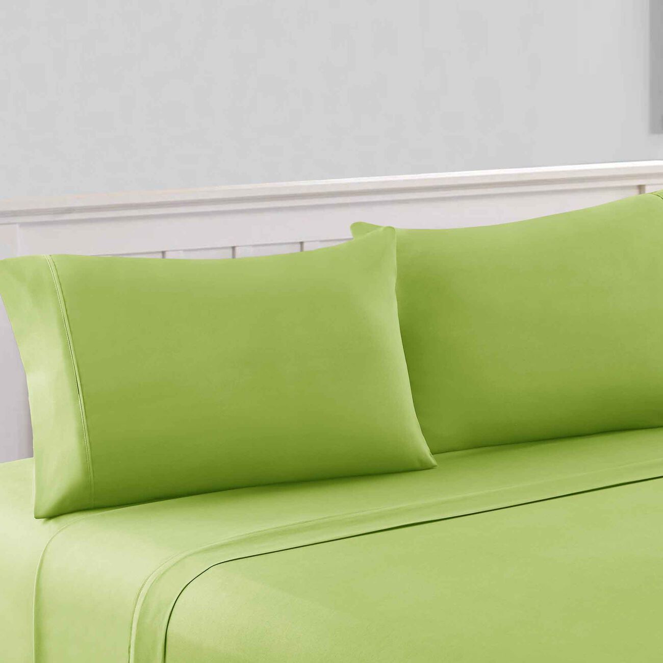 Bezons 4 Piece California King Microfiber Sheet Set with 1800 Thread Count, Green