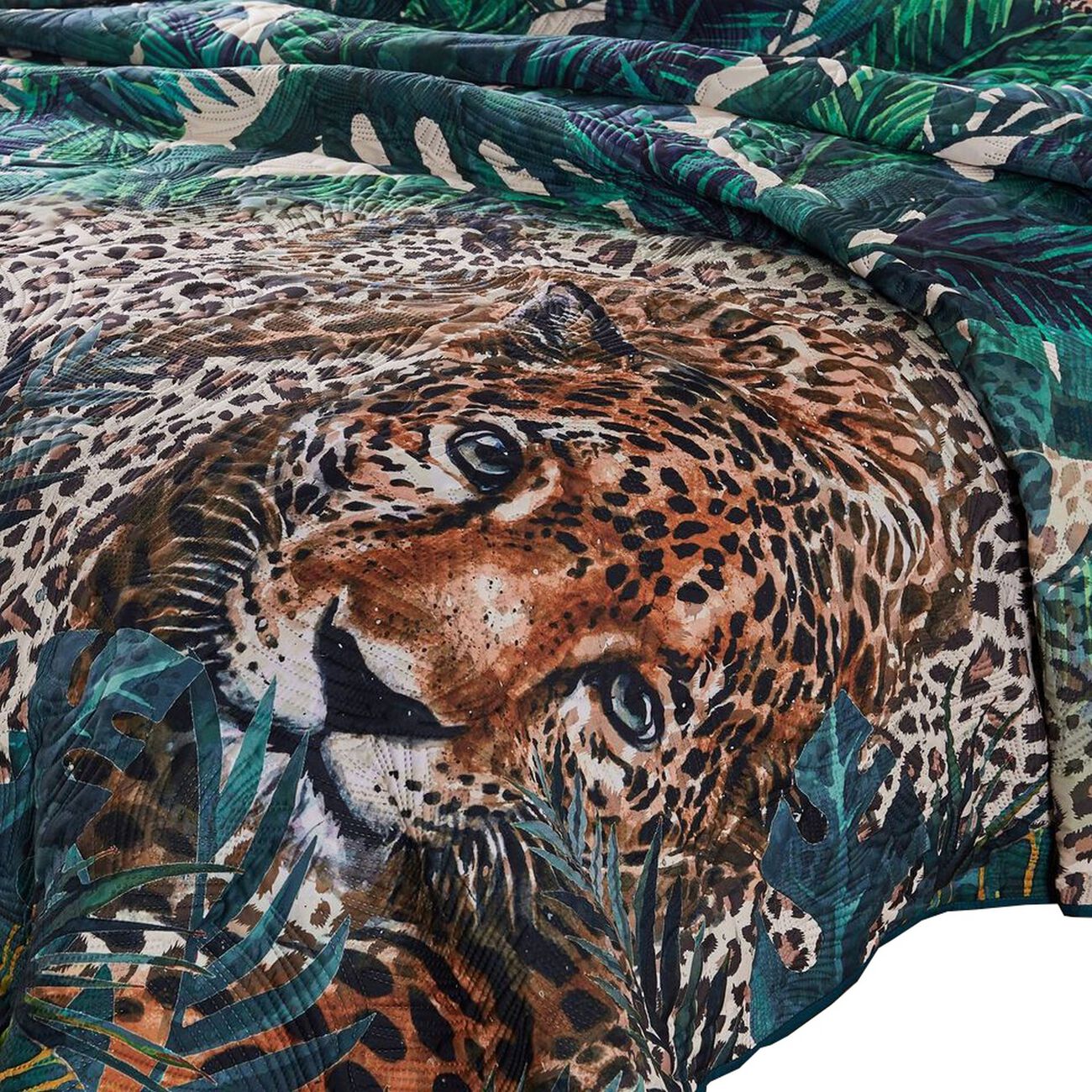 Nore 3 Piece King Quilt Set with Jungle Feline Print, Green