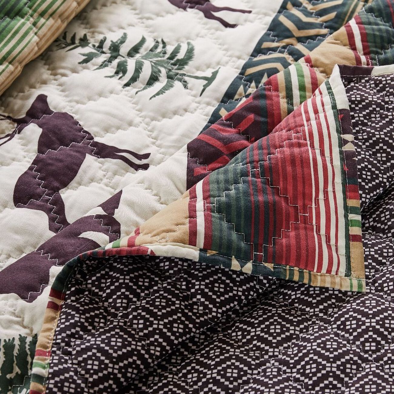 Lee 3 Piece Elk and Bear Print Full Quilt Set, Multicolor